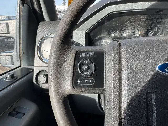 2011 Ford F-550 XLT Bucket Truck 4X4 in Heavy Trucks in Calgary - Image 26