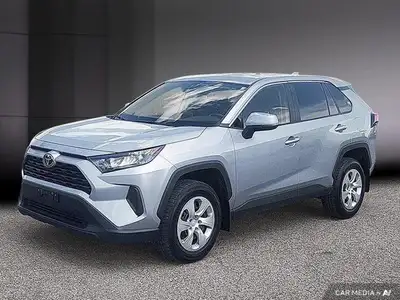 Le Toyota RAV4 LE AWD 2023 est propulsé par un moteur 4 cylindres atmosphérique de 2,5 L Dynamic For...