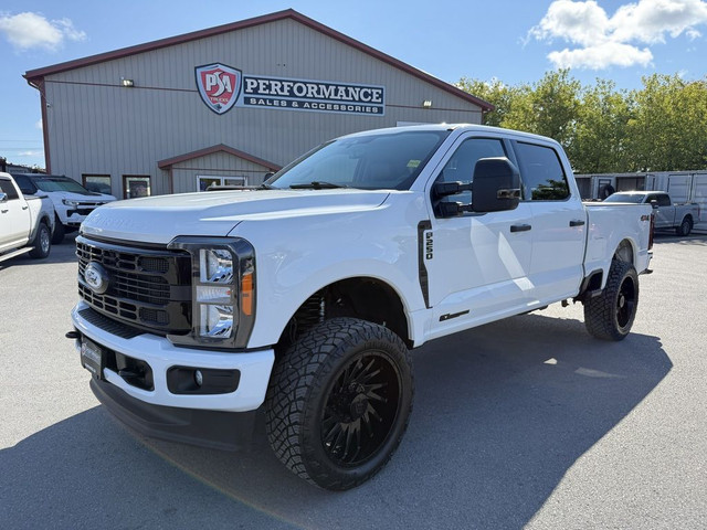 2023 Ford F-250 XLT BDS LIFT/WHEEL/TIRE/LEATHER PKG!! in Cars & Trucks in Belleville