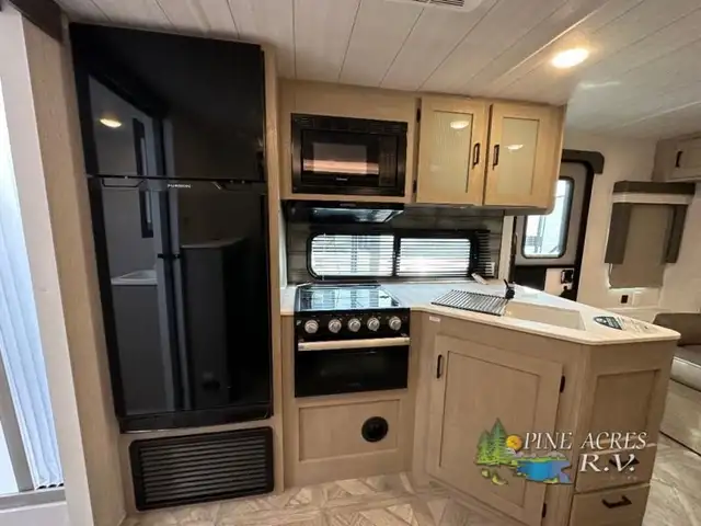 2023 Forest River RV Wildwood X-Lite 24RLXLX in Travel Trailers & Campers in Truro - Image 6