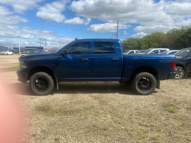 2019 Ram 1500 Classic Express Night Crew 4x4 Hemi Nav Capable in Cars & Trucks in St. Albert - Image 2