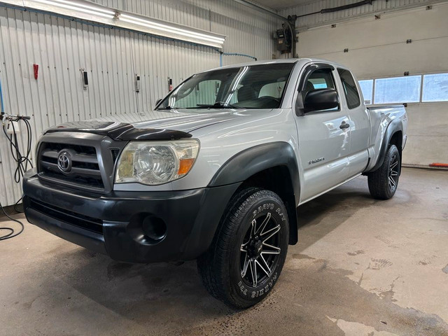  2009 Toyota Tacoma 4 cyl. 5 vitesse manuel 4x4 a voir in Cars & Trucks in Québec City - Image 4