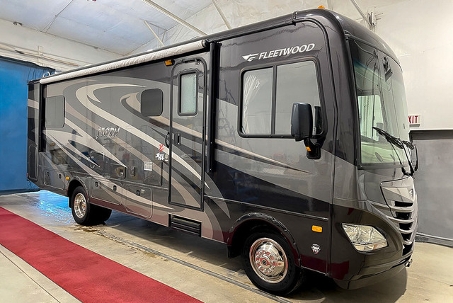 2015 Fleetwood Storm 28MS – Class A Gas-Powered Motorhome in RVs & Motorhomes in Red Deer - Image 3