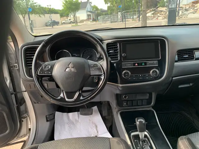 2019 Mitsubishi Outlander 4x4 ES AWC sharp looking in Cars & Trucks in Edmonton - Image 9