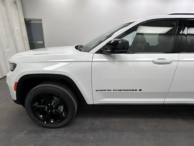 2025 Jeep Grand Cherokee Laredo - Sunroof in Cars & Trucks in Lethbridge - Image 2