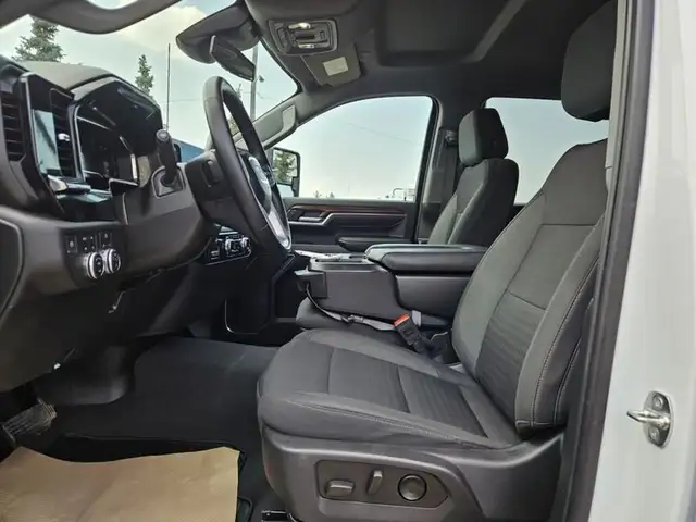2024 GMC Sierra 3500HD 4WD Crew Cab 159" SLE, 6.6L V8 Gas, SLE C in Cars & Trucks in St. Albert - Image 12