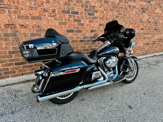  2012 Harley-Davidson Ultra Classic **TRUE DUALS** **ONLY 15,000 in Touring in Markham / York Region - Image 3