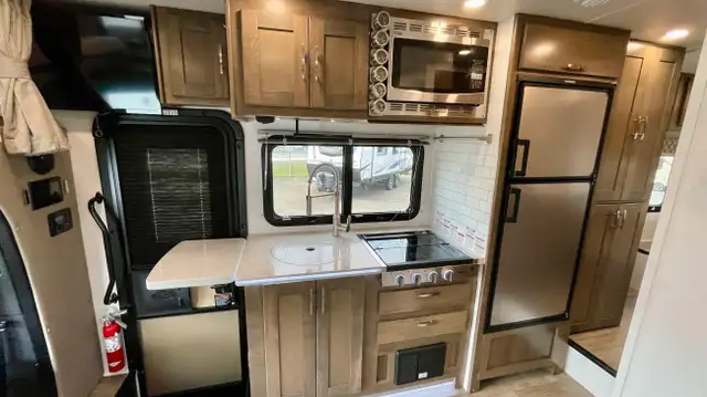 2023 Dynamax isata 3 24RW in RVs & Motorhomes in Victoria - Image 8