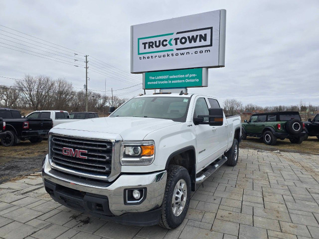 2017 GMC Sierra 2500HD in Cars & Trucks in Ottawa