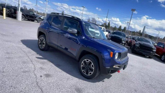 2017 Jeep Renegade Trailhawk | 4X4 | Backup Camera | Bluetooth in Cars & Trucks in Prince George - Image 2