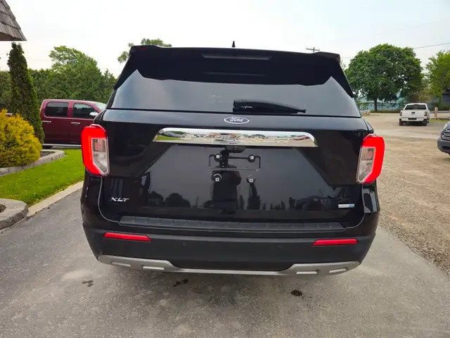 2020 Ford Explorer XLT 4WD in Cars & Trucks in Chatham-Kent - Image 8