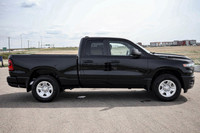 This Ram 1500 has a dependable Gas/Electric V-6 3.6 L/220 engine powering this Automatic transmissio... (image 4)