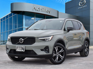 2023 Volvo XC40 B5 Plus Dark Theme