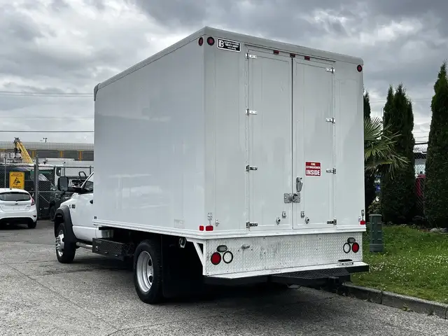 2008 Ram 5500 12 Foot Cube Van with Shelves in Heavy Trucks in City of Toronto - Image 9