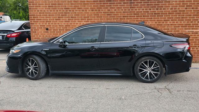2021 Toyota Camry Hybrid SE Auto in Cars & Trucks in Oakville / Halton Region - Image 2