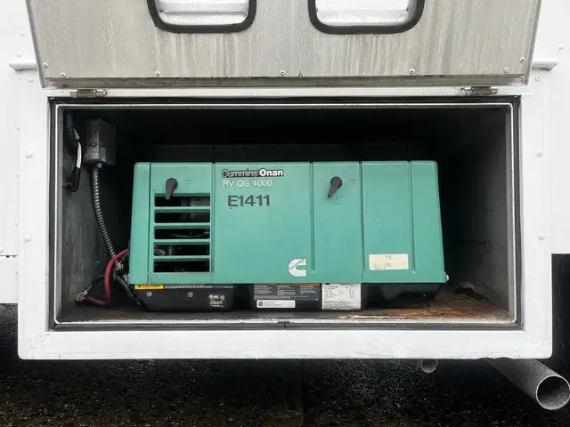 2005 Morgan Olson Workhorse 14 Foot Step Van with Shelving in Heavy Trucks in Delta/Surrey/Langley - Image 13