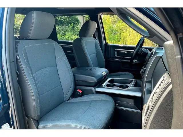 2022 Ram 1500 Classic Warlock Crew V8 | All Terrain Pkg | Alpine in Cars & Trucks in Mississauga / Peel Region - Image 8