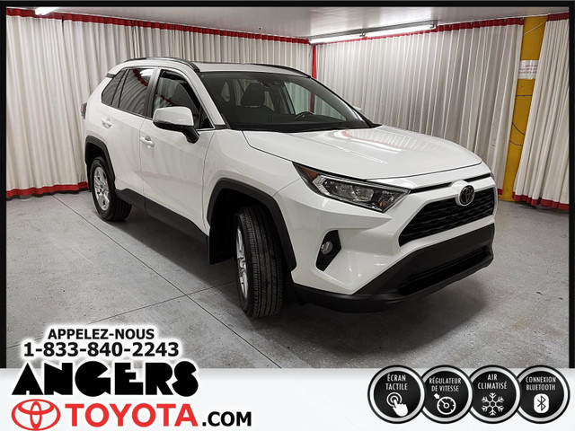 2019 Toyota RAV4 dans Autos et camions  à Saint-Hyacinthe - Image 3