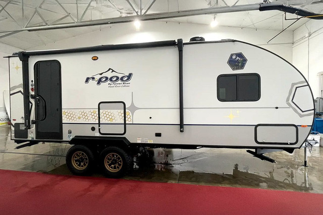 2023 Forest River R-Pod 202 – Pre-Owned Travel Trailer.  in Travel Trailers & Campers in Red Deer - Image 3