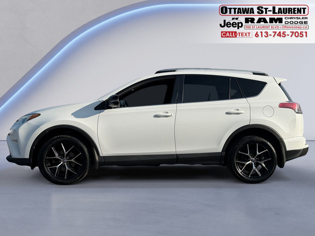 2016 Toyota RAV4 AWD SE in Cars & Trucks in Ottawa - Image 4