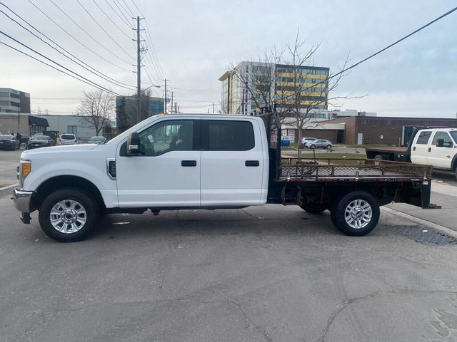  2017 Ford F-350 XLT Crew Cab Flatbed 4WD in Cars & Trucks in City of Toronto - Image 4