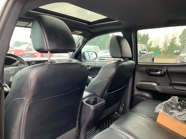 2018 Toyota Tacoma dans Autos et camions dans Medicine Hat - Image 21