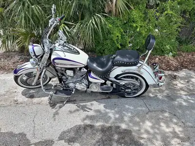 APPLY NOW: https://www.ridecollective.ca/get-pre-approved The 2000 YAMAHA ROAD STAR is a classic cru...