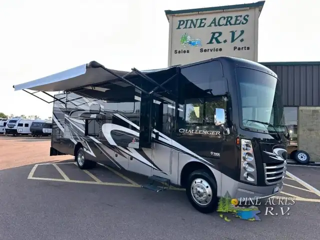 2020 Thor Motor Coach Challenger 37YT Washer & Dryer 12 k Miles in RVs & Motorhomes in Moncton - Image 2