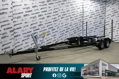 Cette REMORQUE À BATEAU PATRIOTES V-DRIVE + SWING PLATE 2025 est disponible DÈS MAINTENANT! Contacte...