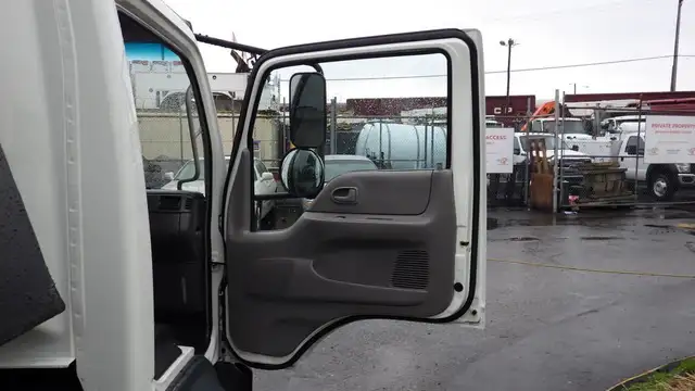 2009 international CF 600 City Star Side Dump Truck 3 Seater Die in Heavy Trucks in Richmond - Image 36
