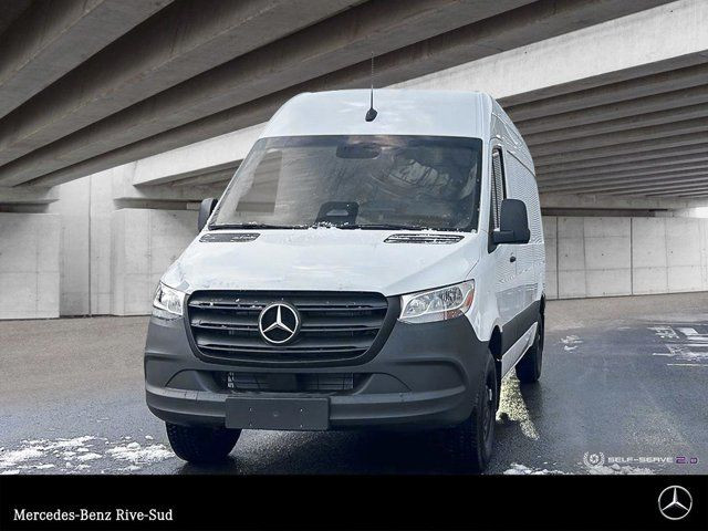 2025 Mercedes-Benz Sprinter 2500 144 Wheelbase Standard Roof RWD in Cars & Trucks in Longueuil / South Shore