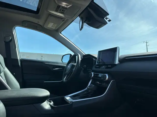 2023 Toyota RAV4 XLE - Sunroof - Power Liftgate dans Autos et camions dans Ville d’Edmonton - Image 24