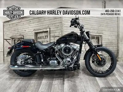 Born to be yours. The Street Bob is a lean, mean bobber with mini-ape handlebars, mid-mounted foot c...