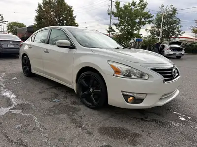 Nice clean Nissan Altime SL, loaded with leather heated seats, sunroof, rear camera and navigation....