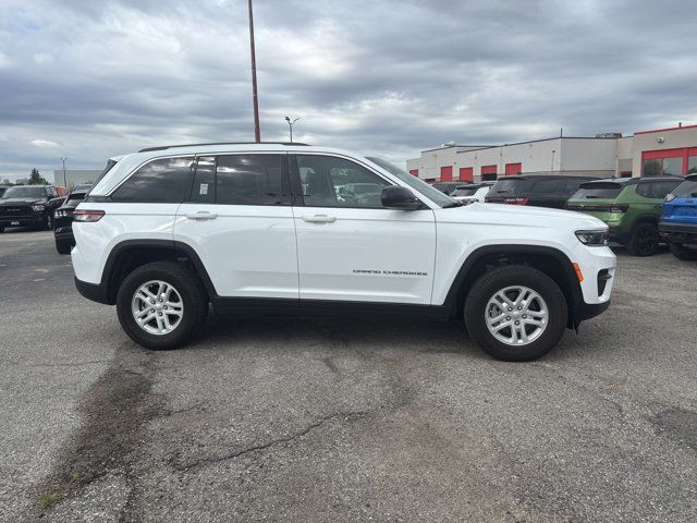 2024 Jeep Grand Cherokee LAREDO**8.4 in Cars & Trucks in Mississauga / Peel Region - Image 4