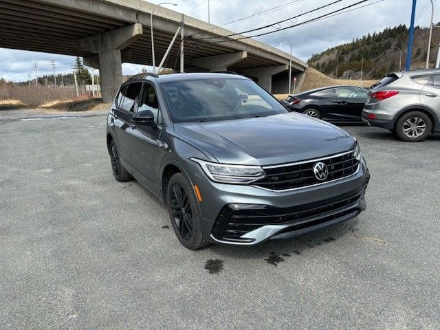 2022 Volkswagen Tiguan Comfortline R-Line Black Edition in Cars & Trucks in Saint John
