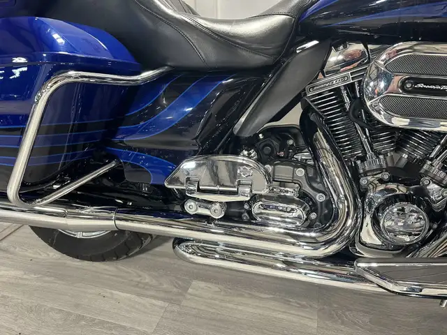 2015 Harley-Davidson Touring ROAD GLIDE CVO in Street, Cruisers & Choppers in London - Image 14