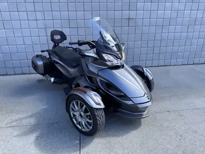 USED 2014 CAN AM SPYDER ST LTD SE5 WITH 29,620KM - READY FOR YOUR NEXT ADVENTURE! $13,999 + HST & LI...