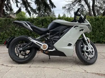 Here's you're chance to harness one of the most popular electric motorcycles on the market! Rare bik...