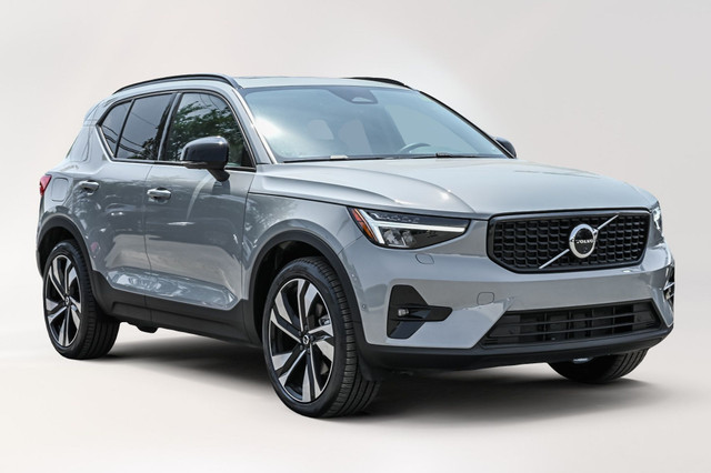 2025 Volvo XC40 in Cars & Trucks in City of Montréal - Image 4
