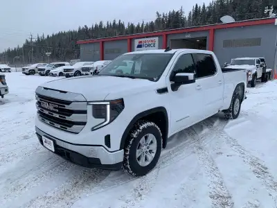 Sierra 1500 4WD Crew Cab 157" SLE, 17" Aluminum Wheels, 2.7L Turbo 4 Cylinder Gasoline Engine, 8-Spe...