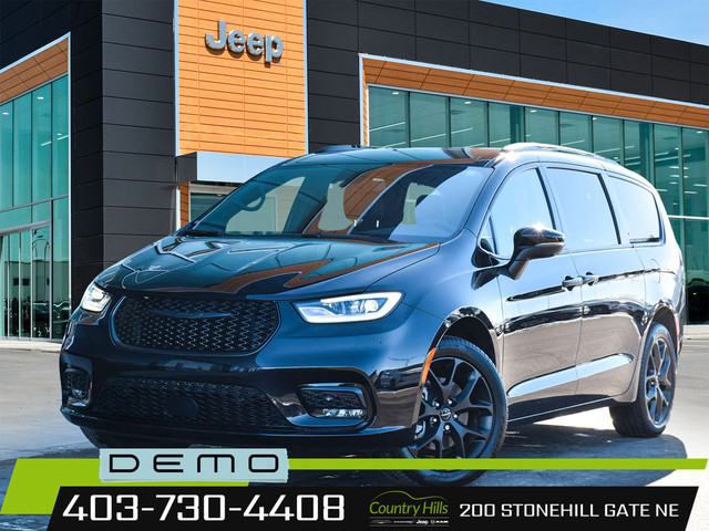  2023 Chrysler Pacifica Touring-L | Demo | Safety Sphere | Camer in Cars & Trucks in Calgary