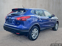 Navigate Ottawa's diverse weather with confidence in this practical 2018 Nissan Qashqai S AWD, an af... (image 5)