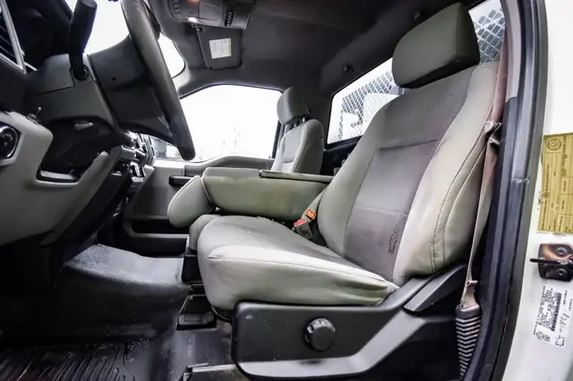 2017 Ford F-550 Super Duty DRW XL - Power Windows in Cars & Trucks in Ottawa - Image 12