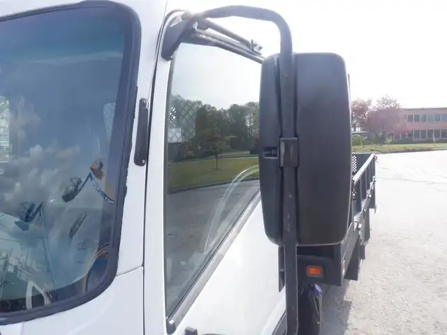 2015 isuzu NPR 12 Foot Flat Deck 3 Seater Diesel in Heavy Trucks in Richmond - Image 11