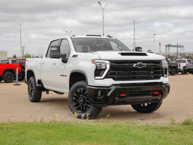 2025 Chevrolet Silverado 2500HD LT in Cars & Trucks in Edmonton - Image 2