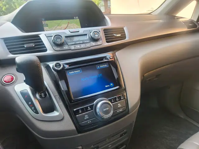 2015 Honda Odyssey 4dr Wgn Touring w/RES & Navi One Owner No Acc in Cars & Trucks in City of Toronto - Image 19