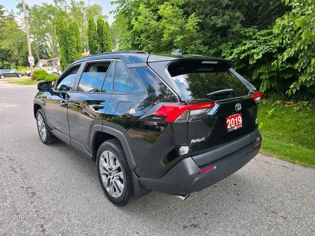 2019 Toyota RAV4 XLE Sunroof , Leather Heated Seats,Heated Steri in Cars & Trucks in City of Toronto - Image 8