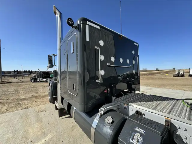 2022 PETERBILT 389 in Heavy Trucks in Kamloops - Image 15