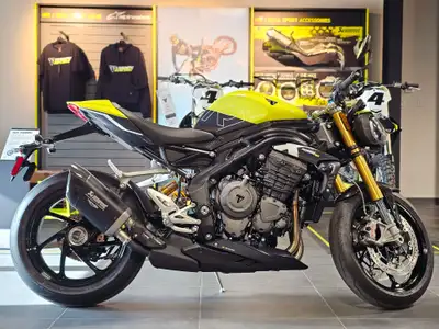 Triumph Speed Triple1200 RX Limited Edition183PS triple-cylinder engineThe 1160cc triple delivers an...